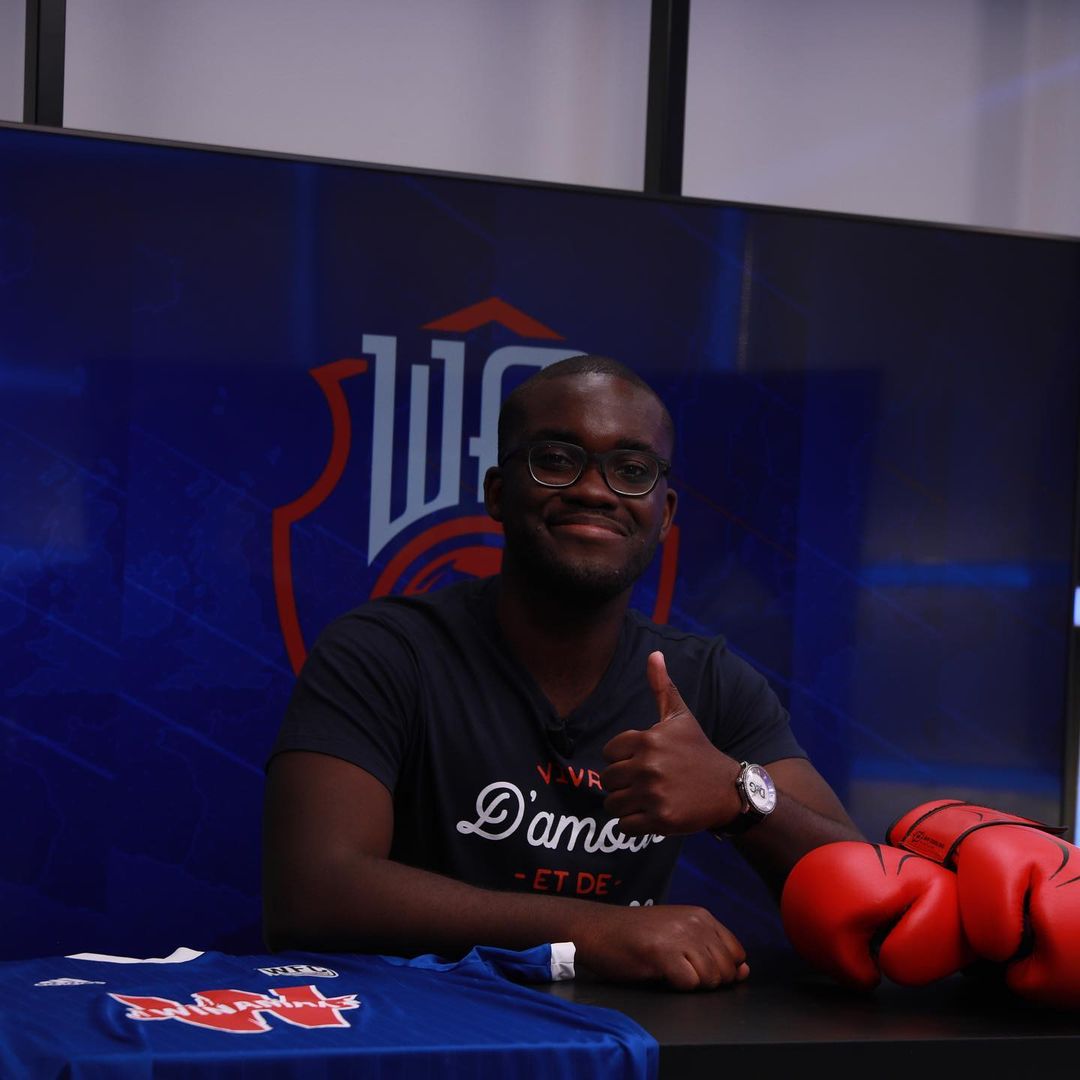 Elton Mokolo sur le plateau du Winamax FC