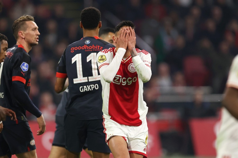 L'Ajax perd sa place de leader d'Eredivise, Road-trip